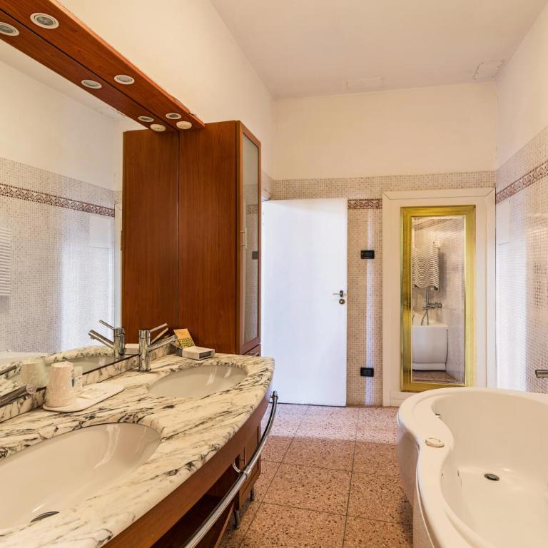 Ca' Cappellis - Luxury B&B and Exclusive Apartments - Junior Suite mit Kanalblick - 8