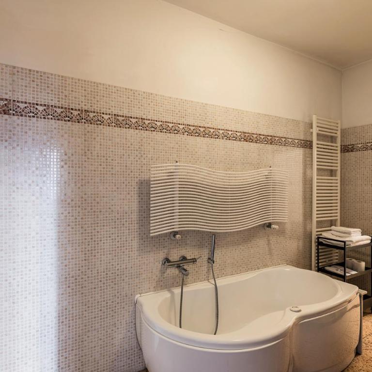 Ca' Cappellis - Luxury B&B and Exclusive Apartments - Junior Suite mit Kanalblick - 9