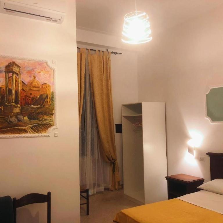 Hostel Cosmos - Camera Tripla con Bagno Privato - 4