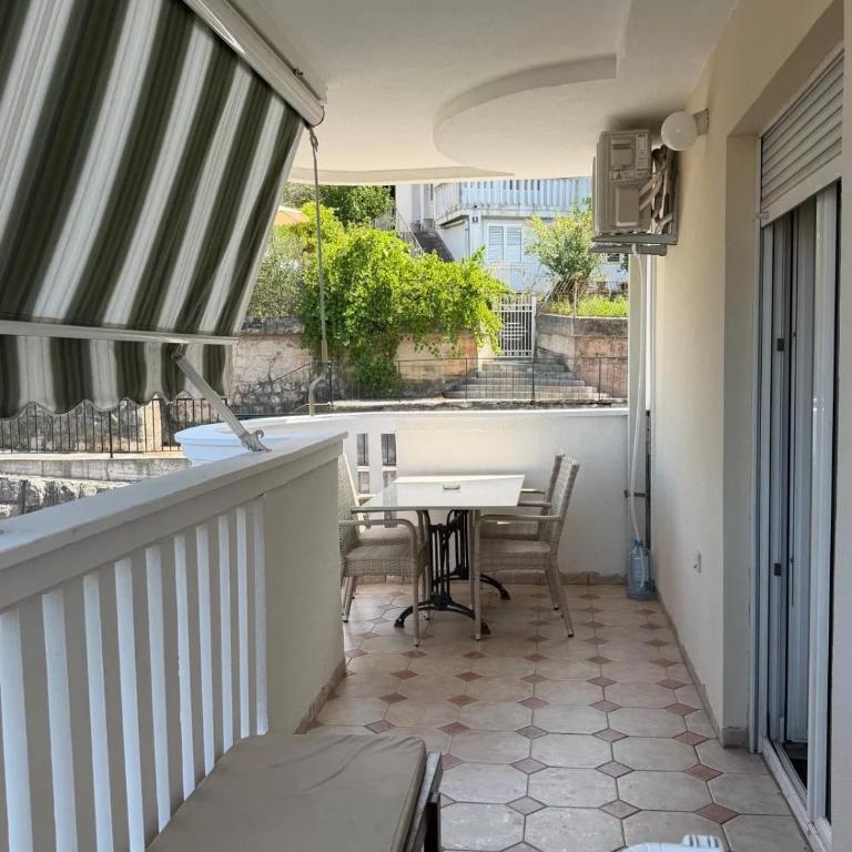 Apartments Poznanovic - Apartman s 1 Spavaćom Sobom i Pogledom na More - 1