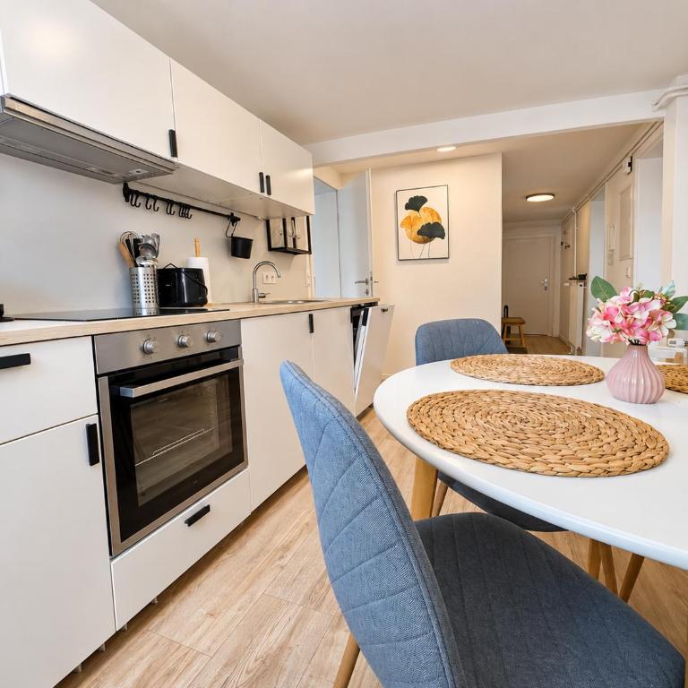 Casa Central Graz - Two-Bedroom Apartment - 7