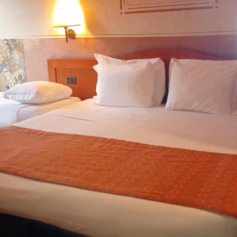 Hotel Amadeus - Camera Tripla - 4
