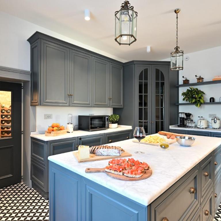Private Tuscan Villa 17 Minutes from Florence City Centre ,Private Pool, 6 Suites & 7 Bathrooms - Villa - 21