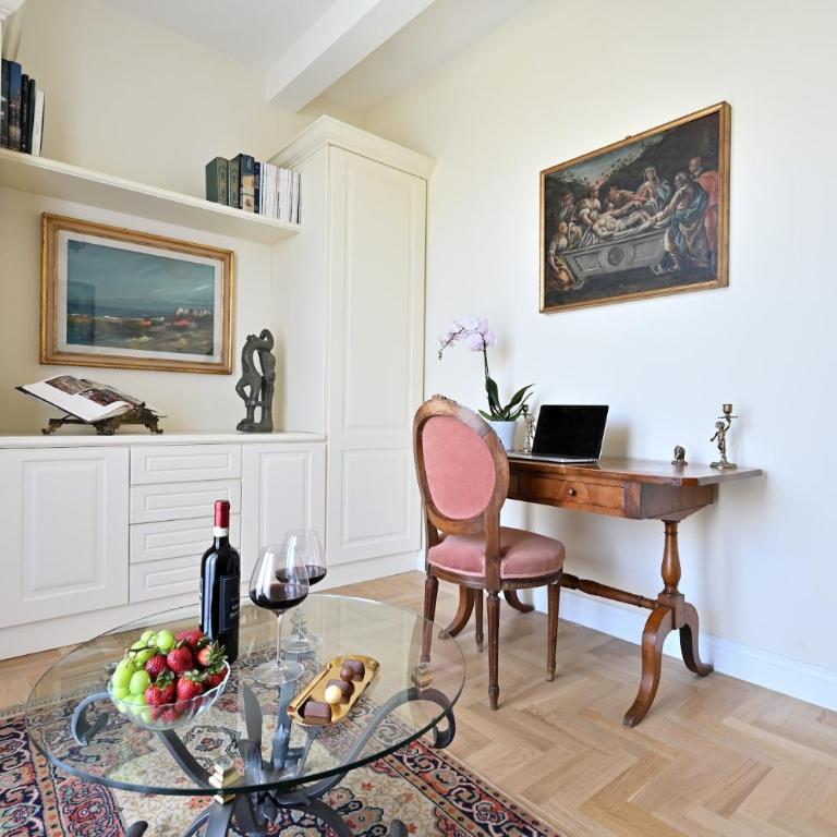Private Tuscan Villa 17 Minutes from Florence City Centre ,Private Pool, 6 Suites & 7 Bathrooms - Villa - 54