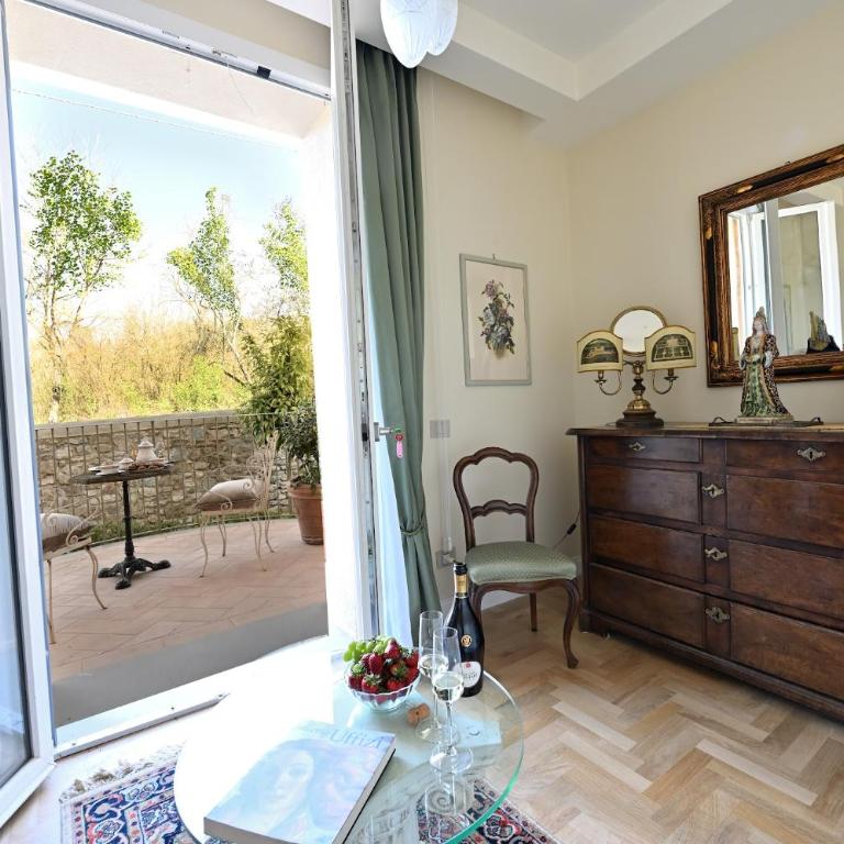 Private Tuscan Villa 17 Minutes from Florence City Centre ,Private Pool, 6 Suites & 7 Bathrooms - Villa - 40