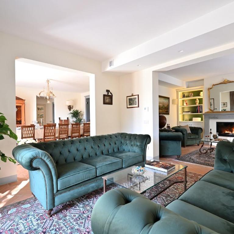 Private Tuscan Villa 17 Minutes from Florence City Centre ,Private Pool, 6 Suites & 7 Bathrooms - Villa - 8
