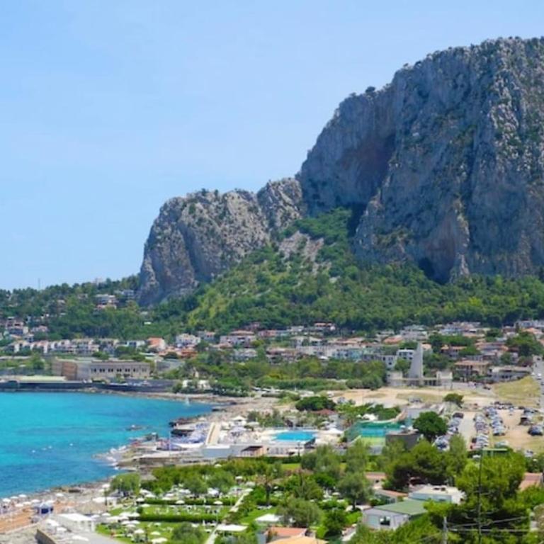 Antonia Apartment Delux-Mondello Beach Addaura - Apartment mit schöner Aussicht - 1