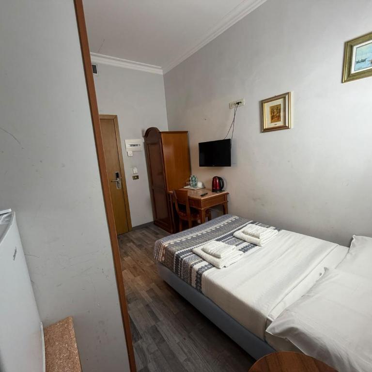 HOTEL mh GIORGI - Camera Matrimoniale Piccola - 7