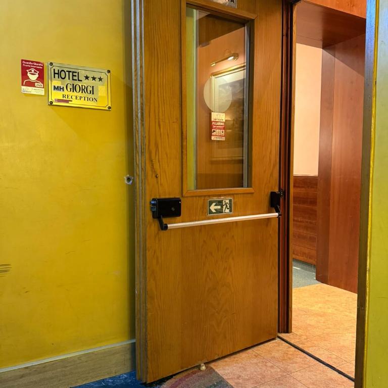 HOTEL mh GIORGI - Camera Deluxe Doppia con Letti Singoli - 9