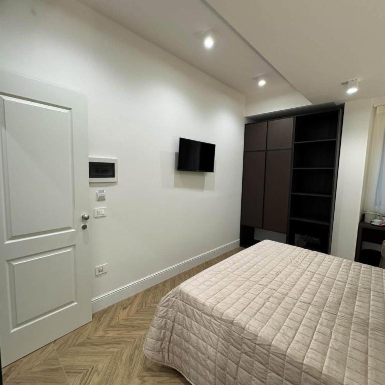 Maison FJ Bianco - Camera Matrimoniale Deluxe con Doccia - 9
