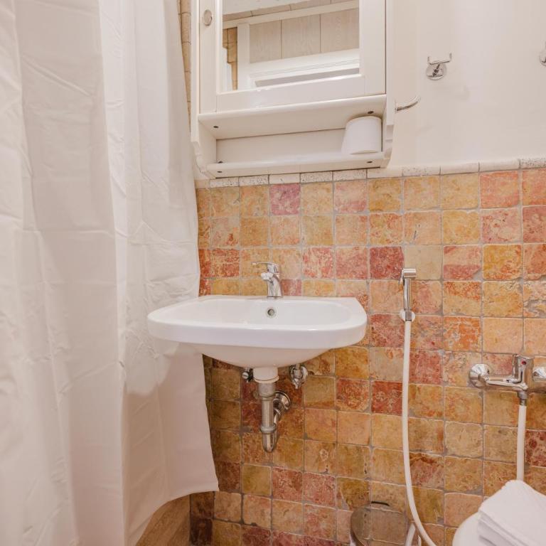 Balastro Design Rooms - Venice City Center - Double Room with Private Bathroom - 6