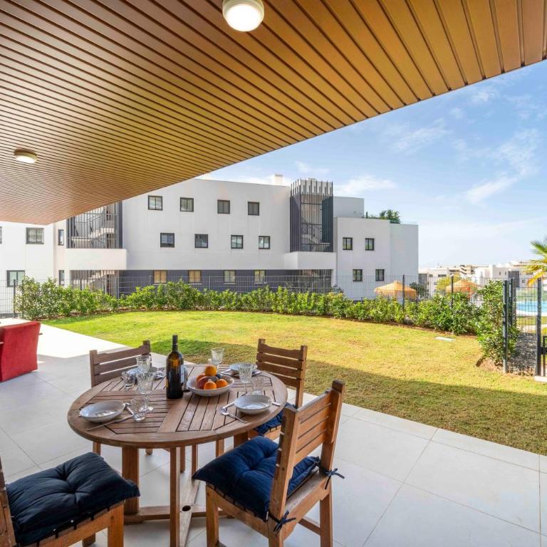 Palm Retreat, Wraparound Terrace Pool, Higuerón, Fuengirola - Apartment mit 3 Schlafzimmern - 21
