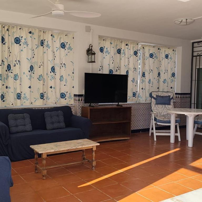 Roquetas de Mar Urbanisation villa with pool 3rd Line beach - Villa - 73