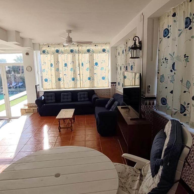 Roquetas de Mar Urbanisation villa with pool 3rd Line beach - Villa - 40