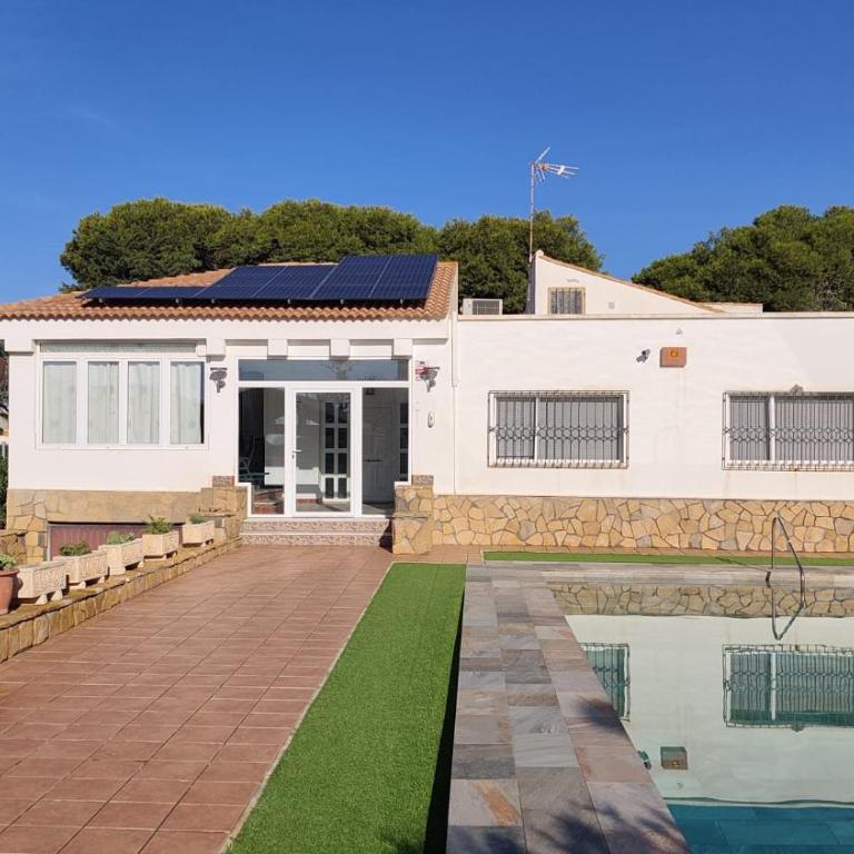 Roquetas de Mar Urbanisation villa with pool 3rd Line beach - Villa - 44