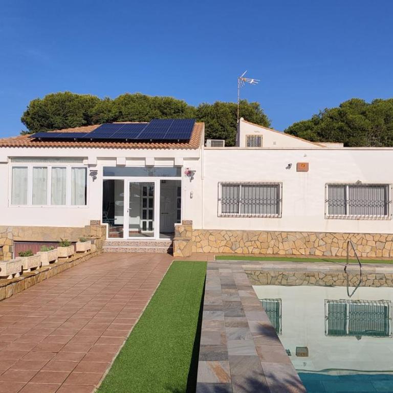 Roquetas de Mar Urbanisation villa with pool 3rd Line beach - Villa - 80