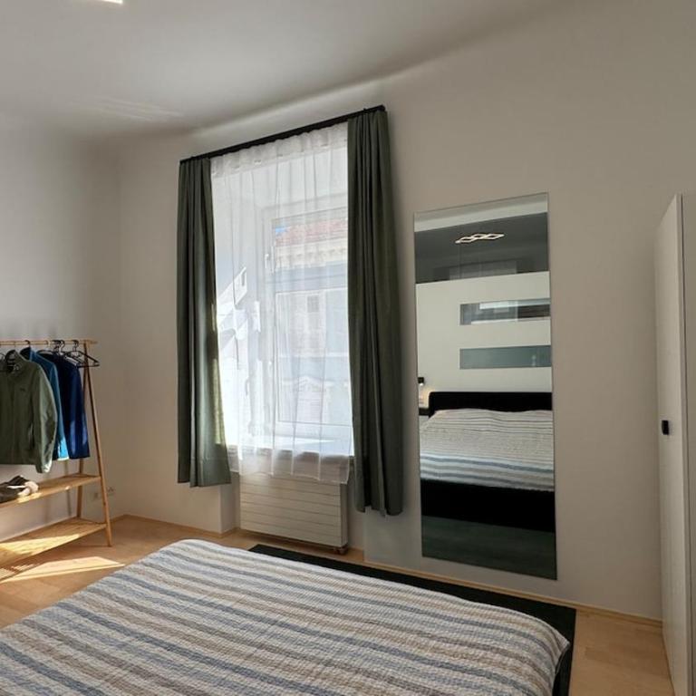 Altbaucharme mitten in Graz - Two-Bedroom Apartment - 10