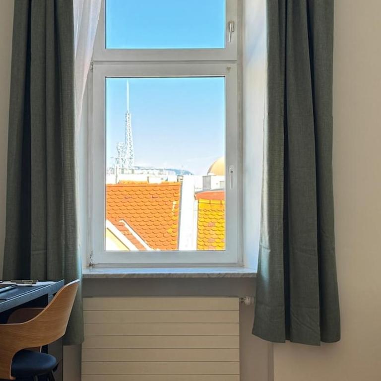 Altbaucharme mitten in Graz - Two-Bedroom Apartment - 32