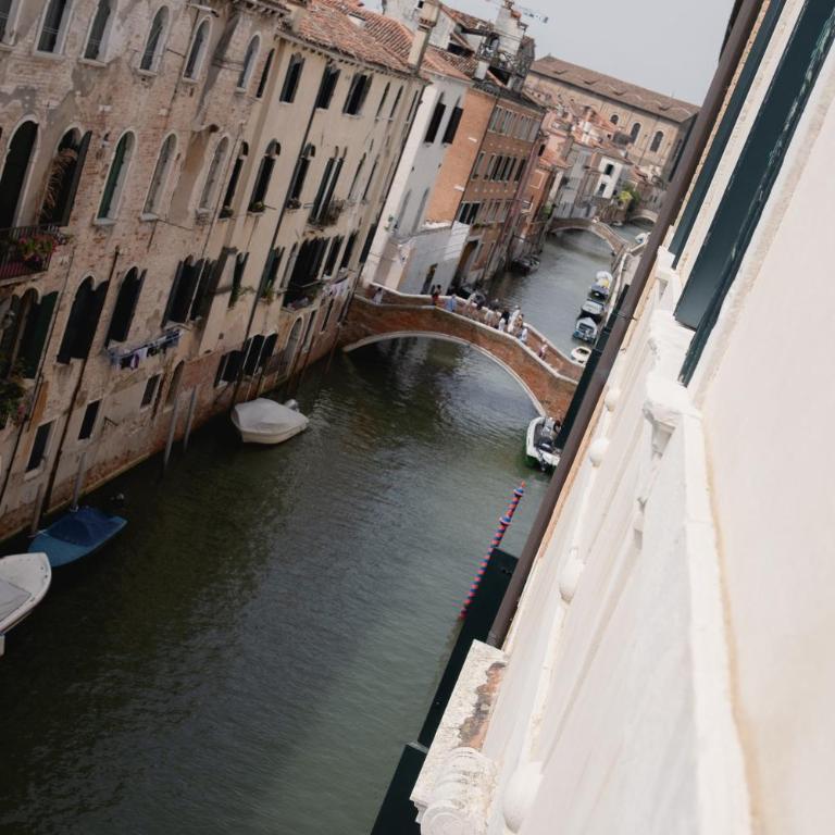 Combo Venezia - Camera Matrimoniale con Vista Canale - 3