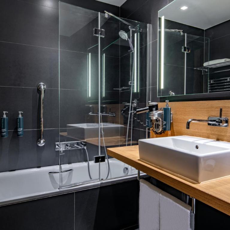 Hilton Garden Inn Milan North - Deluxe King Room - 4