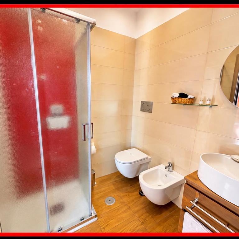 Yoyo House Luxury Napoli - Camera Matrimoniale con Balcone - 28