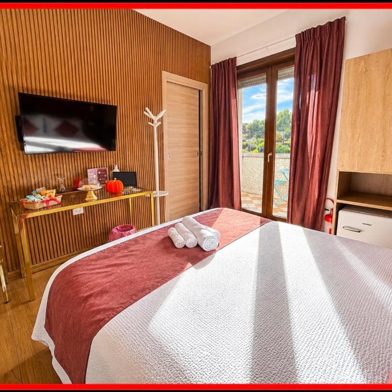 Yoyo House Luxury Napoli - Camera Matrimoniale con Balcone - 29