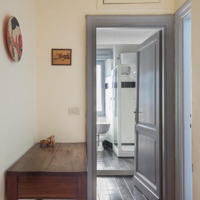 Trastevere Stylish Two Bedroom - Appartamento con doccia - 32
