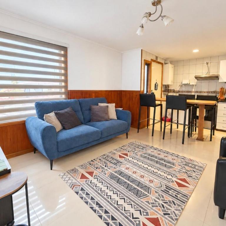 Acogedora casa con estacionamiento - Two-Bedroom House - 1