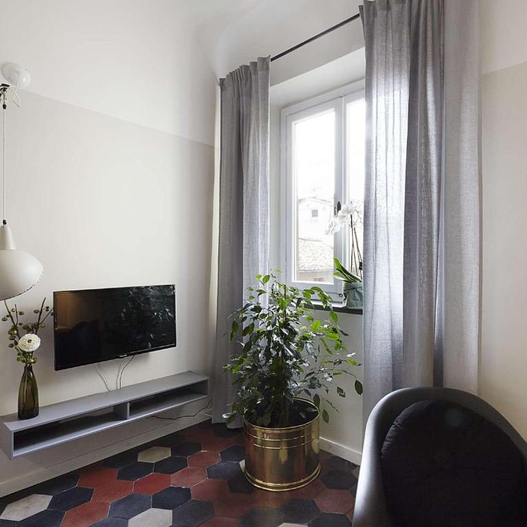 Porta Rossa Apartments - Two-Bedroom Apartment with City View - 7