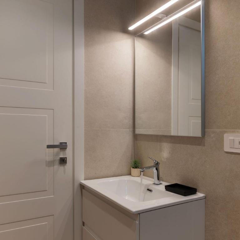 Metro A - Red Chic Colosseum - Appartamento con 2 Camere da Letto - 26