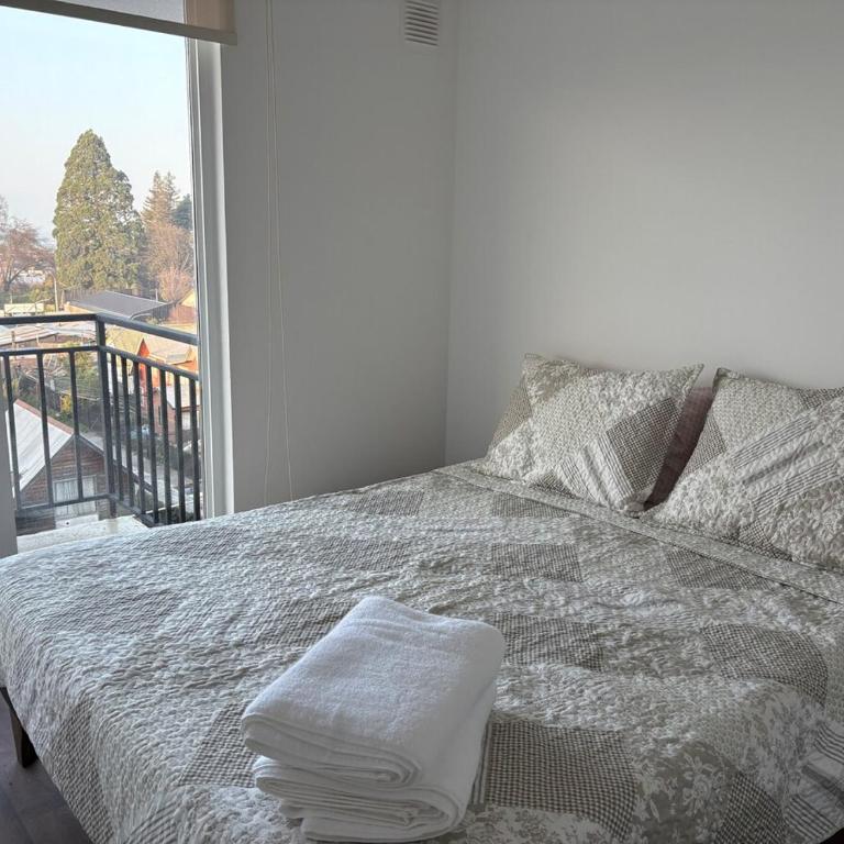 Beautiful apartment overlooking the lake and the volcano - Three-Bedroom Apartment - 10