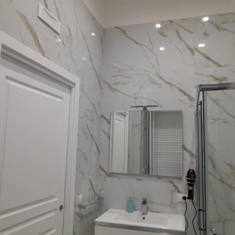 Bellissima Napoli - Appartamento con 2 Camere da Letto - 44