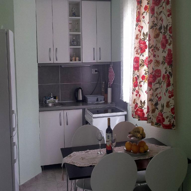 Holiday Home Aksentijevic - Kuća sa 2 Spavaće Sobe - 1