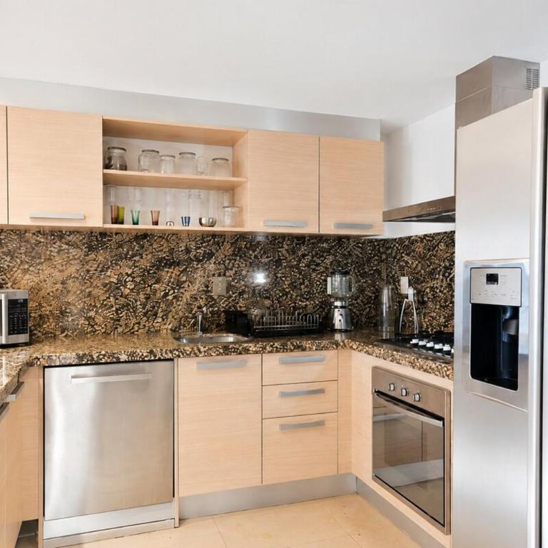 4BR 4 Bath Penthouse with Private Rooftop & Walk to Beach - Apartment mit 1 Schlafzimmer - 8