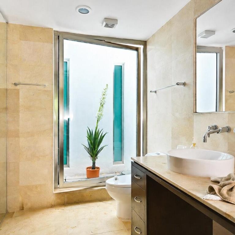 4BR 4 Bath Penthouse with Private Rooftop & Walk to Beach - Apartment mit 1 Schlafzimmer - 11
