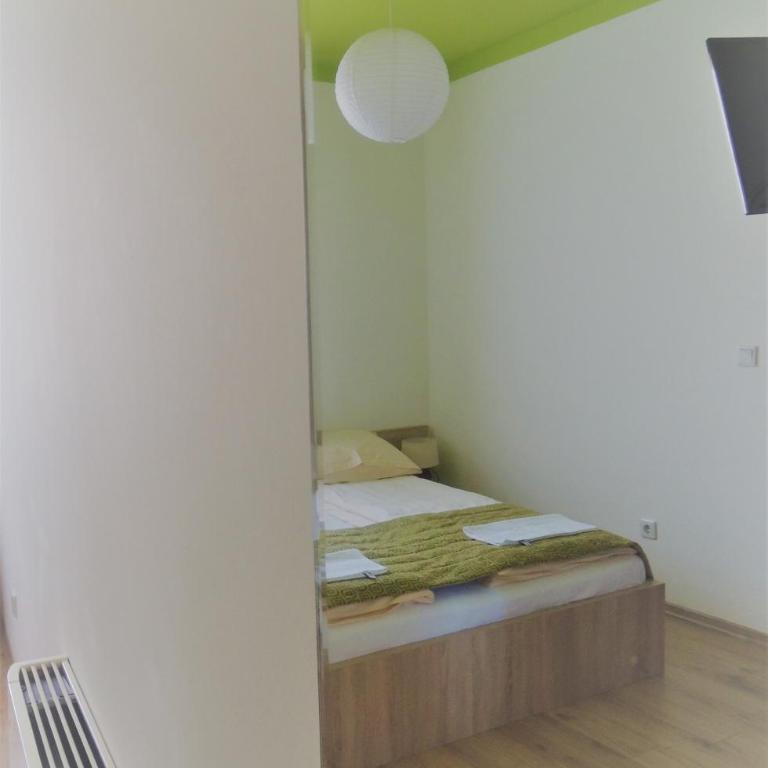 Hotel Logavina 8 Garage Parking - Dvokrevetna Soba sa Bračnim Krevetom - 6