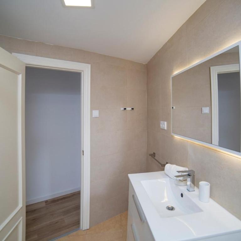 Luminoso apartamento en el Barrio de la Rascaña - Appartement 3 Chambres - 28