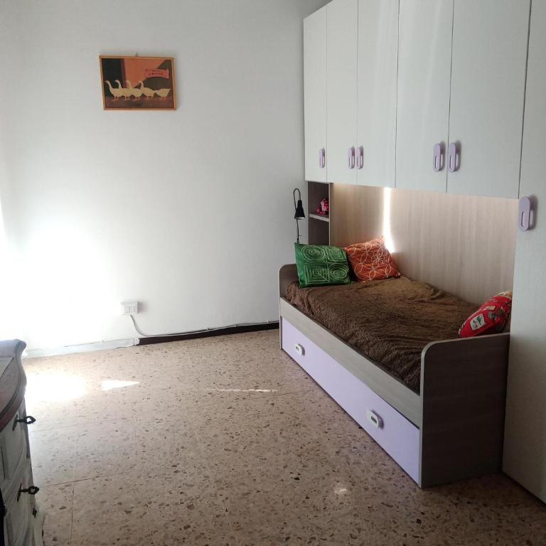 "HOUSE OF LELLA" Appartamento 2 Camere da letto - M1 METRO ROSSA - Camera Matrimoniale/Doppia con Letti Singoli con Balcone - 3