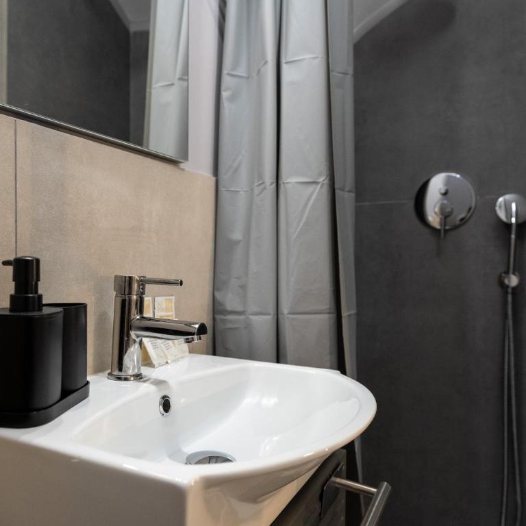  - Room #1754125901 - 24