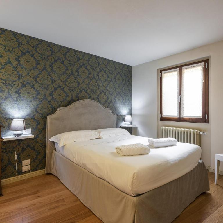 Tuscan Art by MMega - Three-Bedroom Apartment - 2