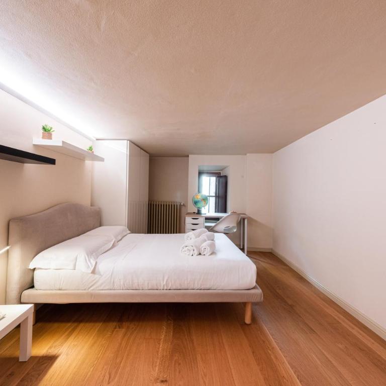Tuscan Art by MMega - Three-Bedroom Apartment - 5