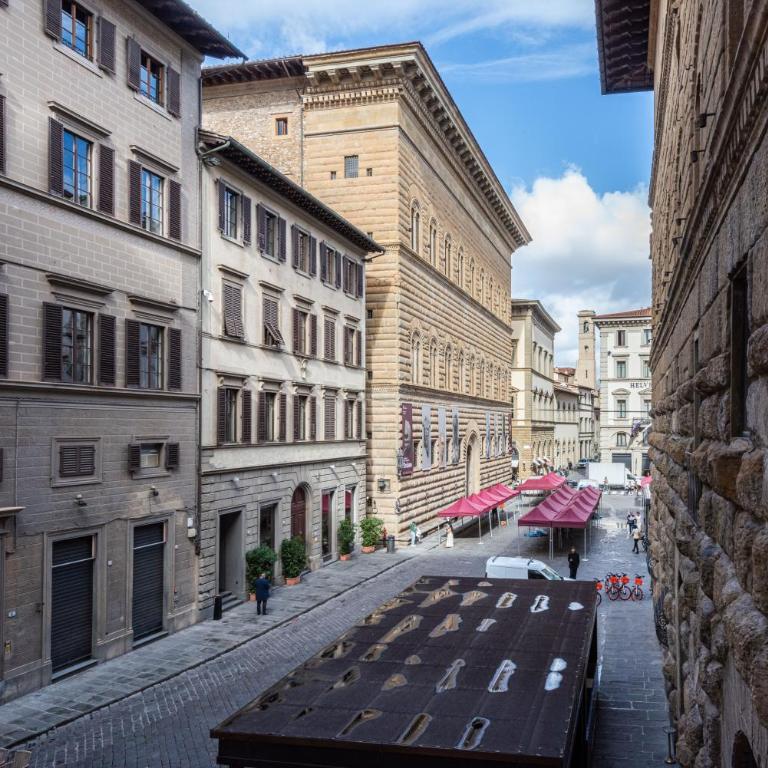 Tuscan Art by MMega - Three-Bedroom Apartment - 9
