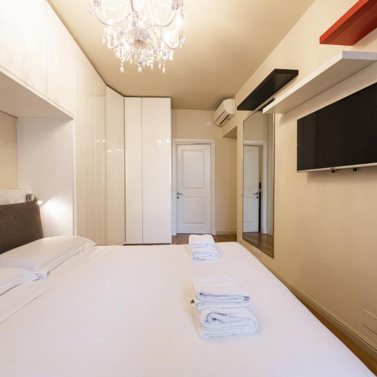 Tuscan Art by MMega - Three-Bedroom Apartment - 10