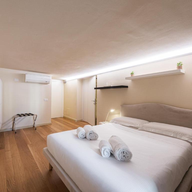 Tuscan Art by MMega - Three-Bedroom Apartment - 19