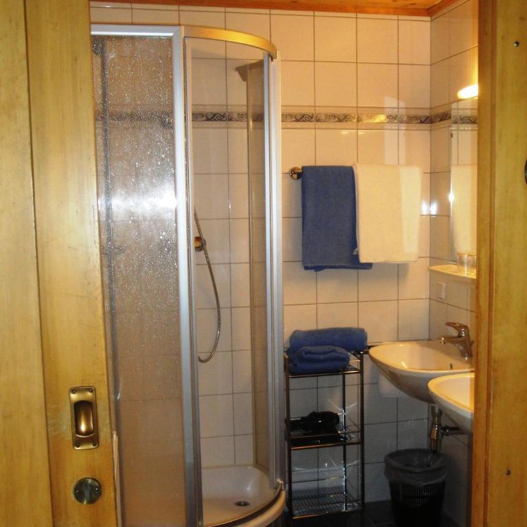 Hotel Pension Schwaiger - Familienzimmer mit Balkon - 5