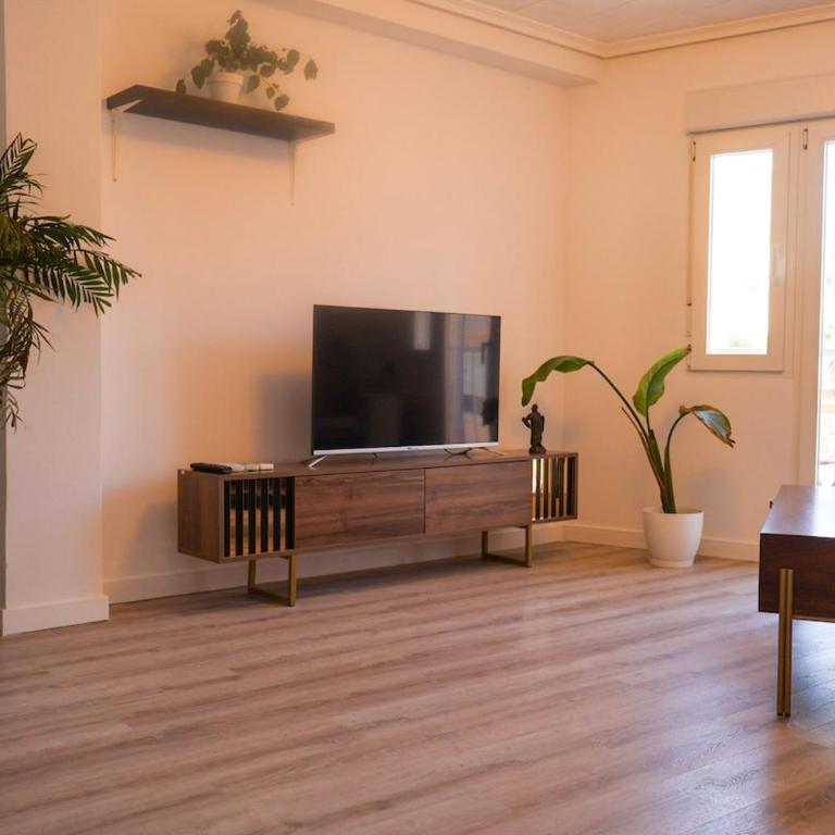 Valencia Central Comfort - Three-Bedroom Apartment - 4