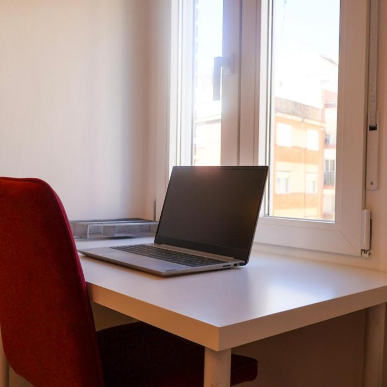 Valencia Central Comfort - Three-Bedroom Apartment - 10