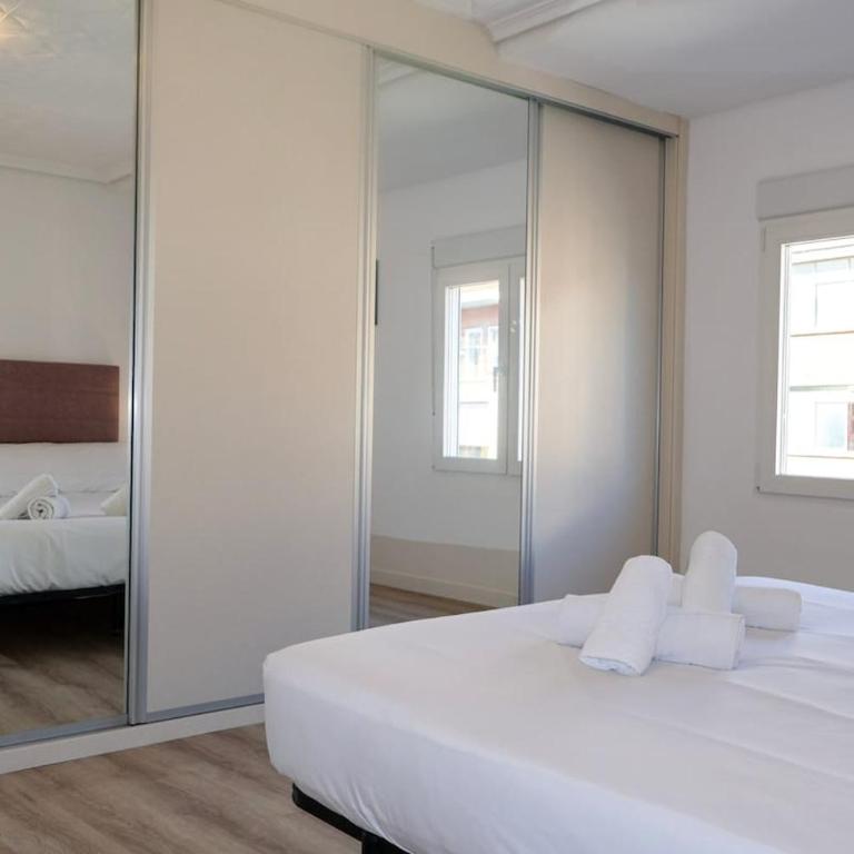 Valencia Central Comfort - Three-Bedroom Apartment - 20