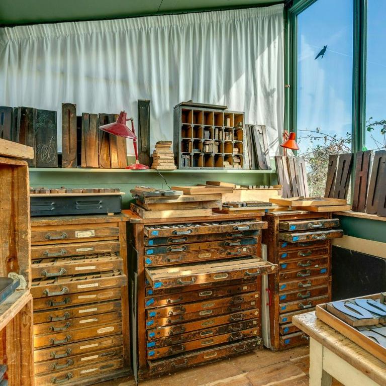 Charming hideaway in an artists' hamlet - Room #1754284901 - 42