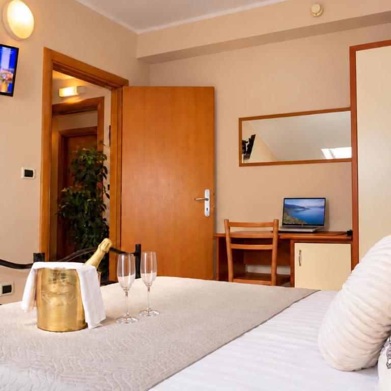 Blue Hotel - Chambre Double ou Lits Jumeaux Économique - 13